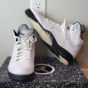 Jordan Retro 5 Black and White Speckle Design Box